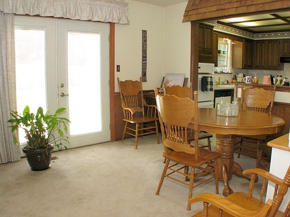 Eat in area has access to patio