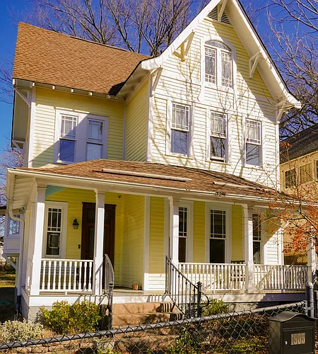 1905 Oak St Photo 1