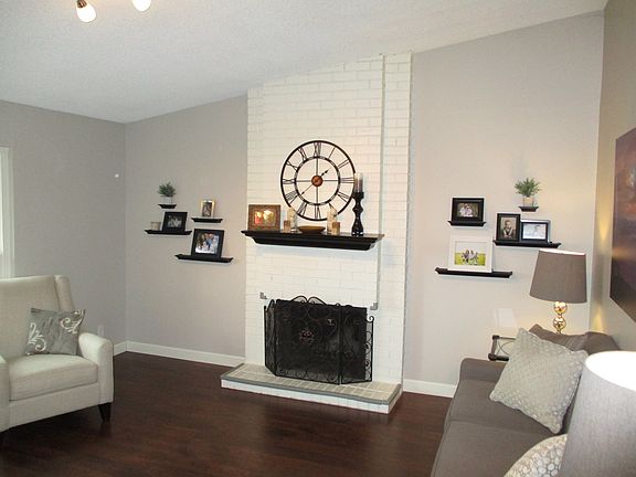 3rd image of 2831 Londonderry Dr