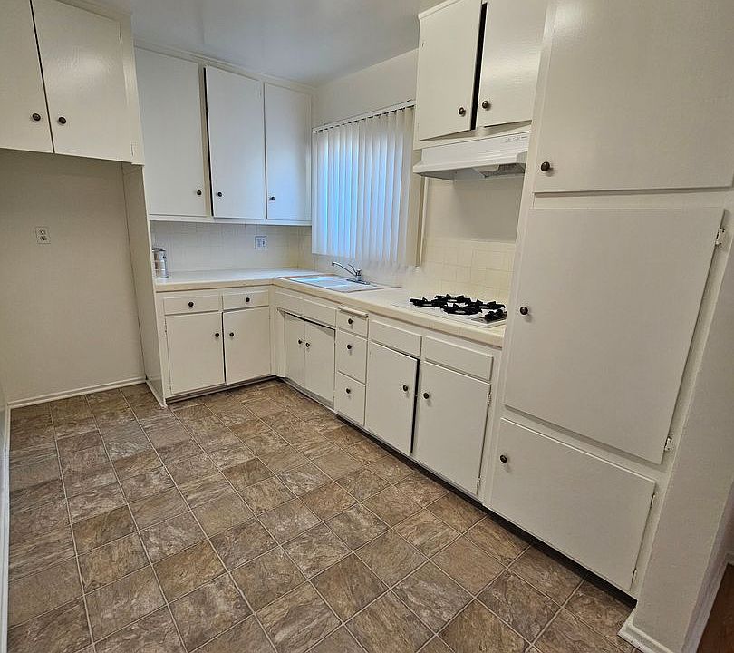 1st image of 914-920 S Central Ave #914-03