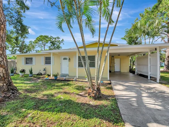 4047 Berkshire Dr, Sarasota, FL 34241