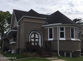 701 W 10th St APT 1, Winona, MN 55987