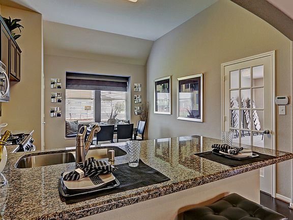 Kitchen with breakfast bar