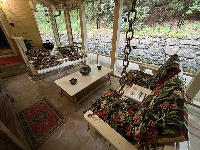 Screened in porch