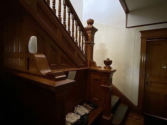 3rd image of 194 E Main St