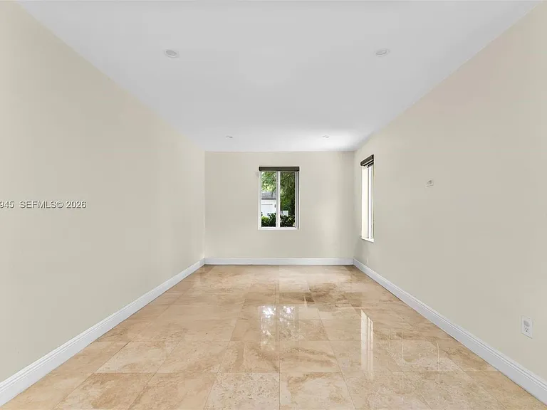 611 Santurce Ave — Photo 13