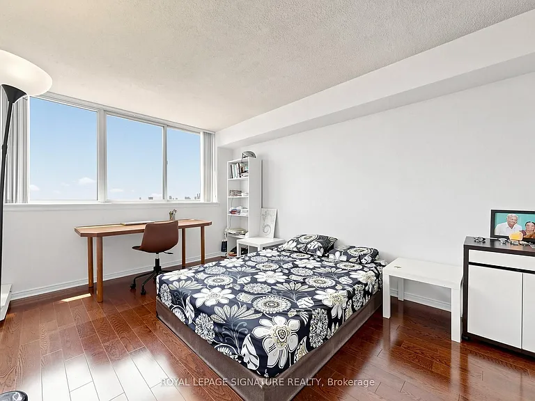1360 Rathburn Rd E #1808 — Photo 14
