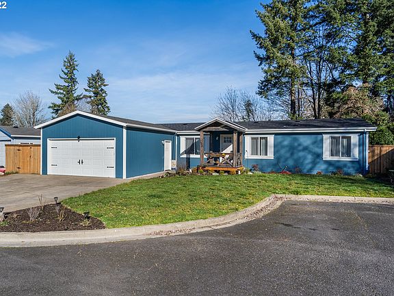 4th image of 253 NW Hayden Ct