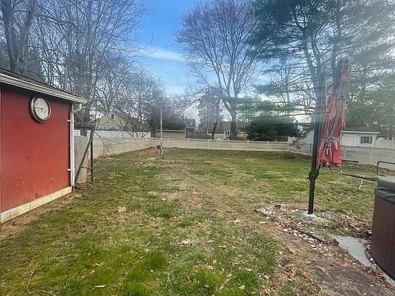5th image of 126 Thomas Ave