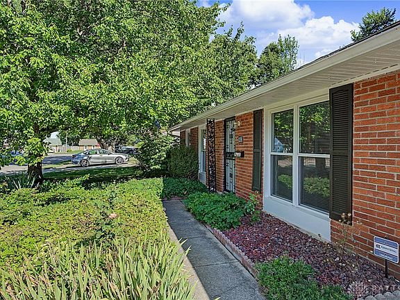 3rd image of 1209 Hemlock Way