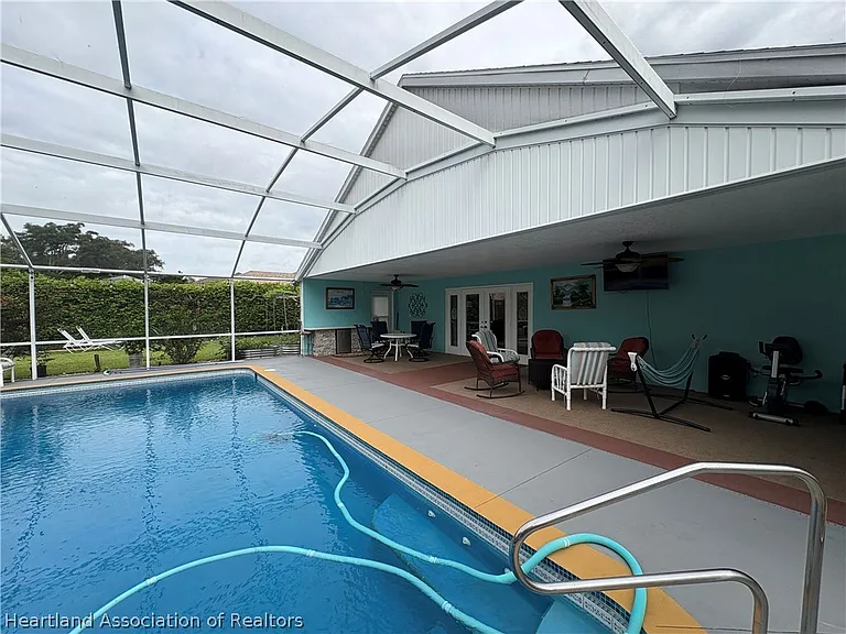 407 Maravilla Ave — Photo 22