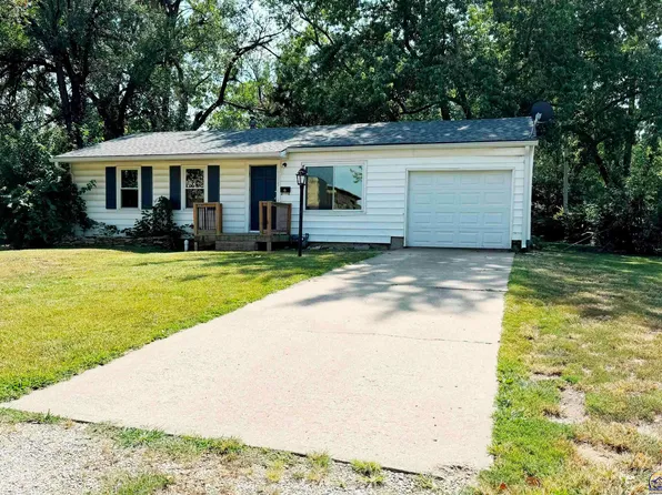 1115 SW 31st St, Topeka, KS 66611