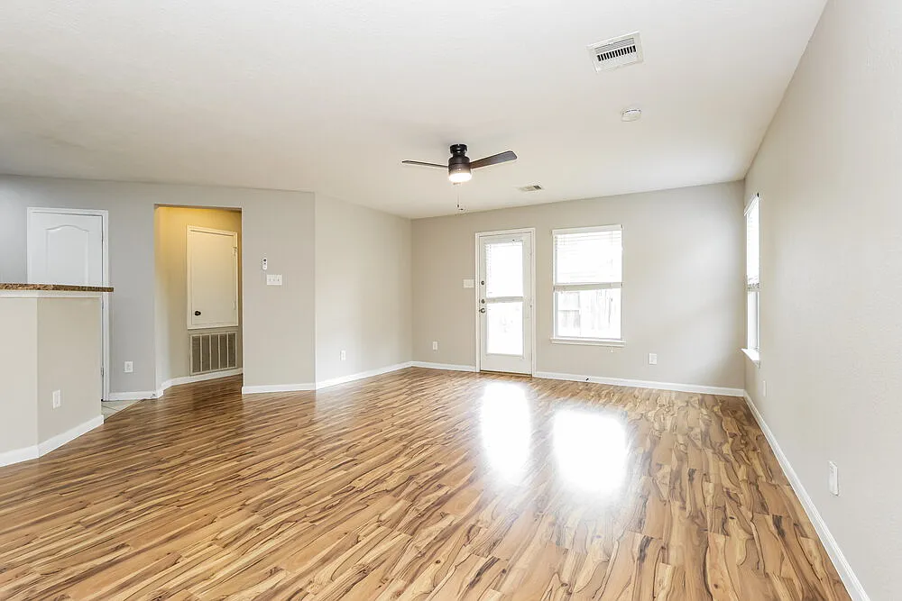 3 bed, 2.0 bath, 1686 sqft, $1,835 — Photo 3