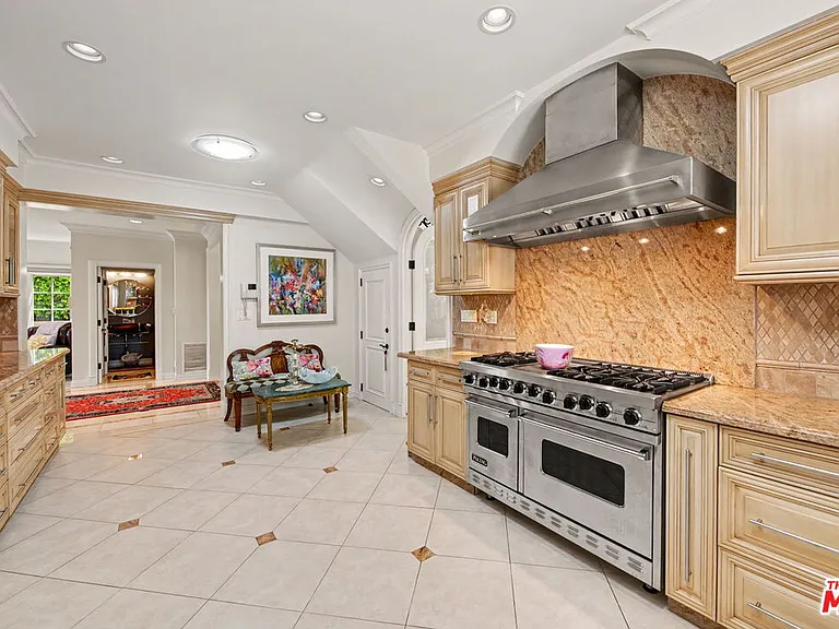 204 Foothill Rd — Photo 10