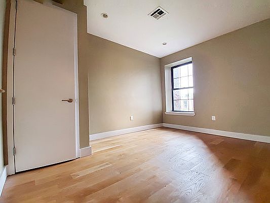 3rd image of 276 Halsey St #2F