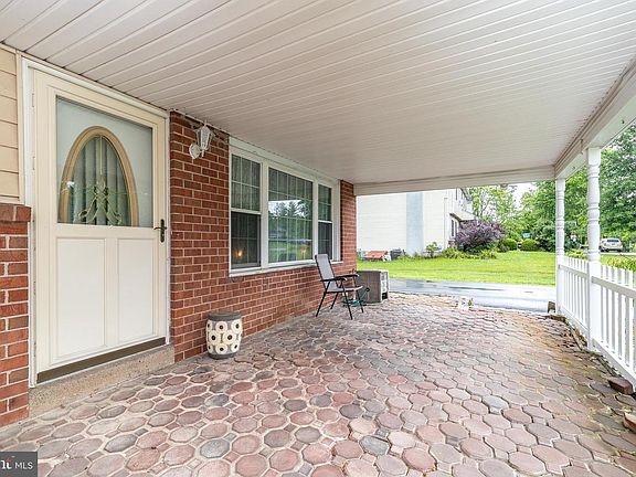 3rd image of 10 Mountain View Rd