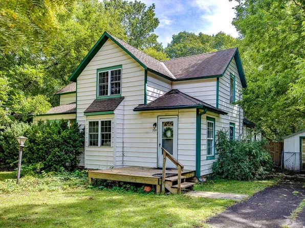 310 W Bridge St, Perry, KS 66073