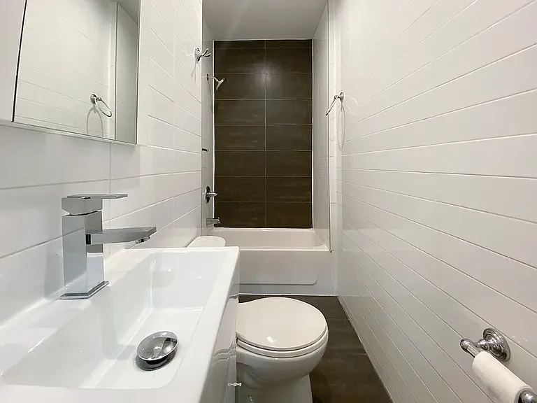 383 1st Ave #8R — Photo 5