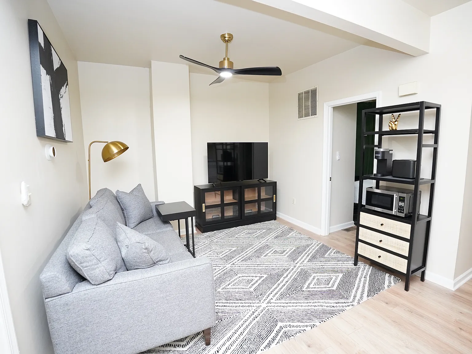 2 bed, $4,400 — Photo 2