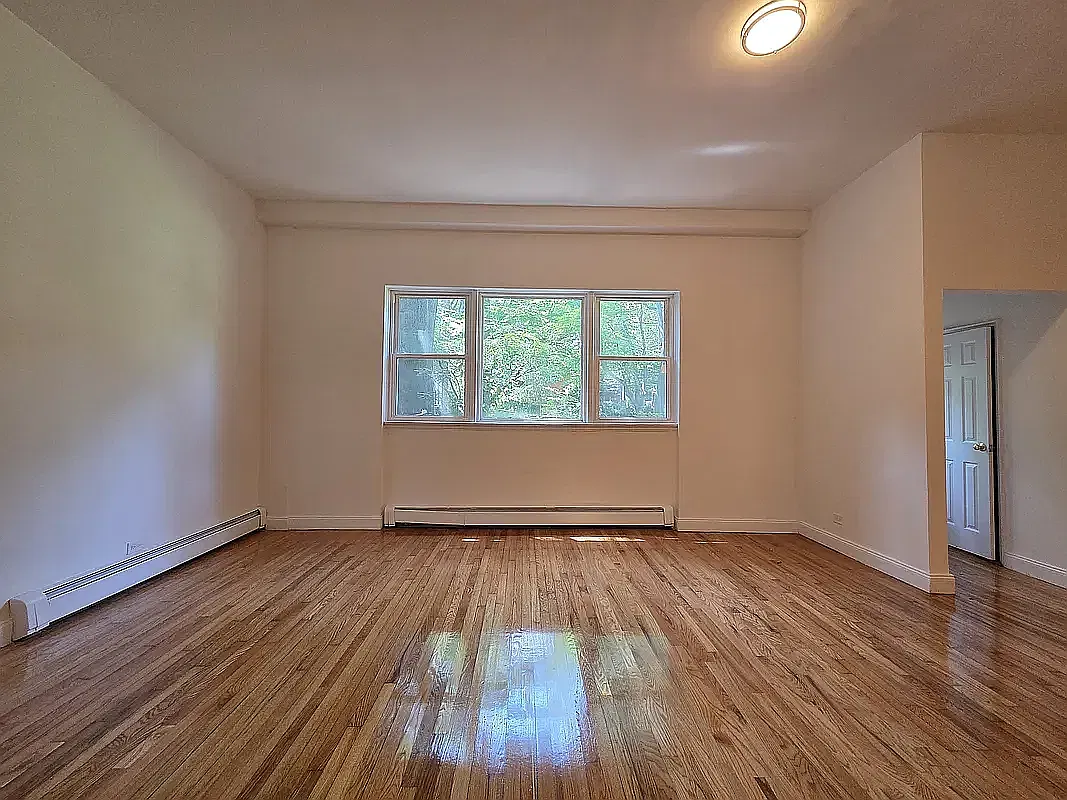 4601 Henry Hudson Parkway West — Photo 3