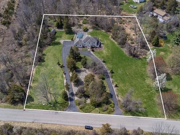 2nd image of 5 Oxbow Ln