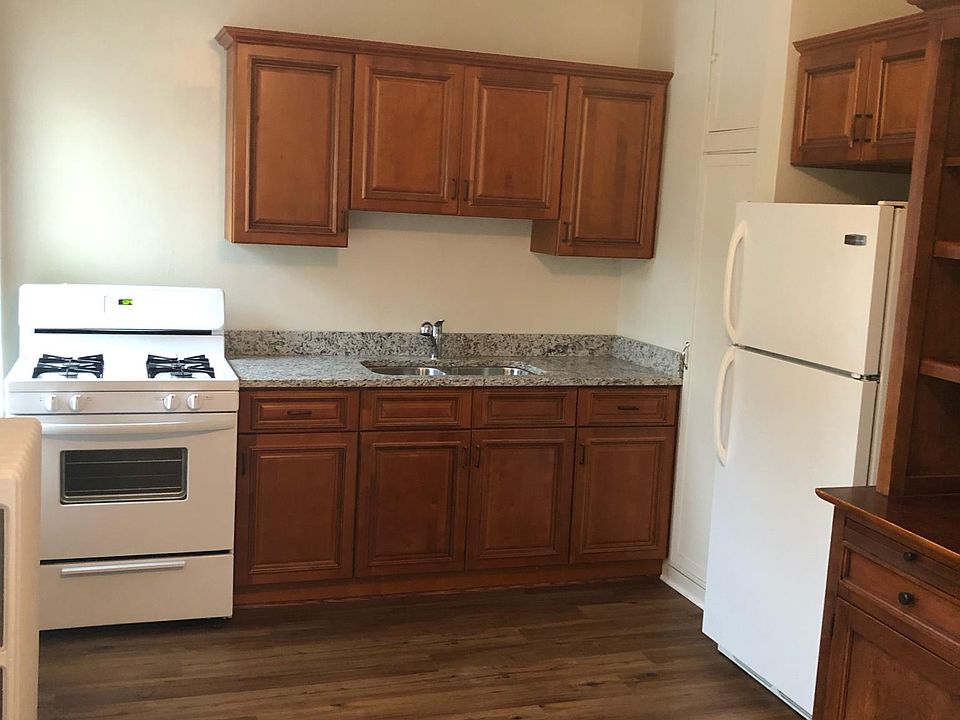 1st image of 521 Park Dr