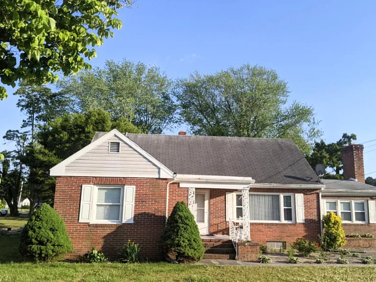 206 Zion Rd — Photo 2