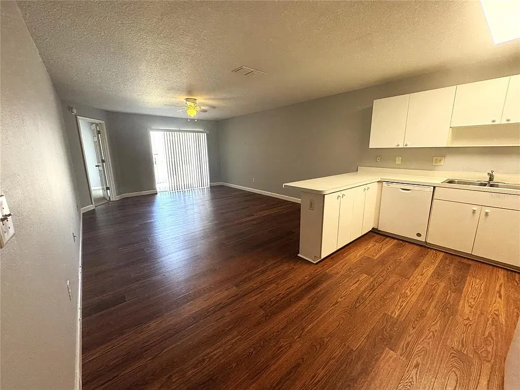 3 bed, 2.0 bath, 1131 sqft, $1,395 — Photo 3