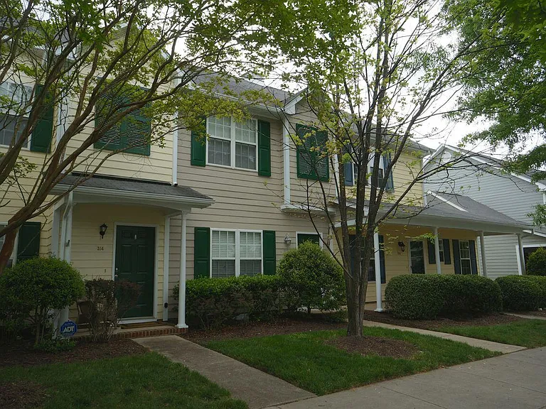 312 Commons Dr — Photo 2