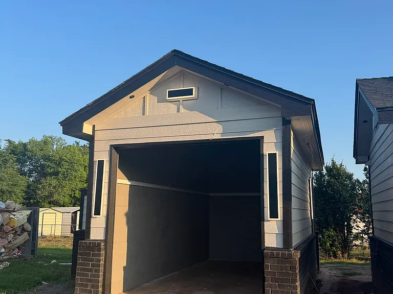 2420 Muzzy St — Photo 27