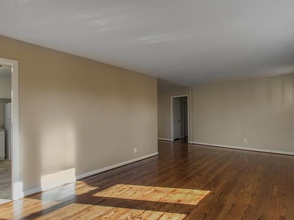 4th image of 630 Elaine Dr