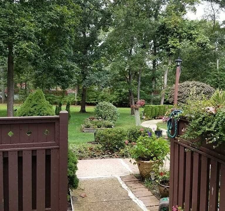 1st image of 411 Clubhouse Ct