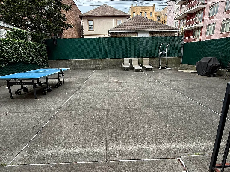 1587 W 4th St #1B — Photo 13