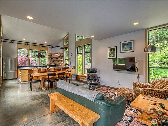 5th image of 808 Pioneer Hill Road