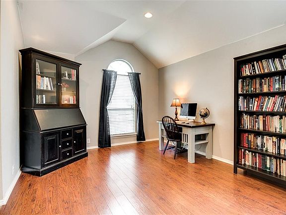 5th image of 3909 Glenwyck Dr