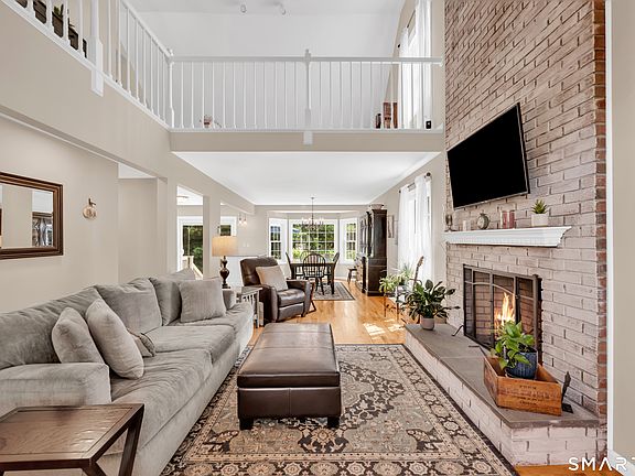 4th image of 25 Woodbury Hill #25