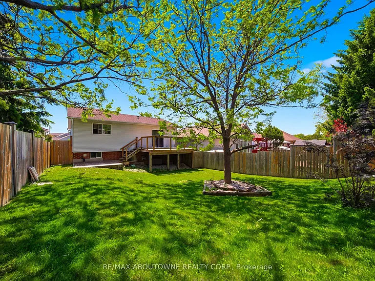 146 Bankside Dr N #UPPER — Photo 24