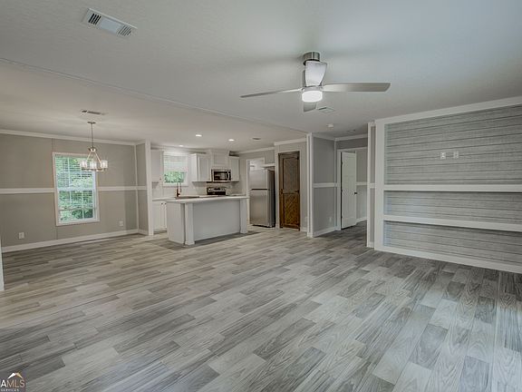 4th image of 102 Grayhill Dr