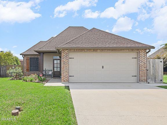 3rd image of 105 Clint Ln