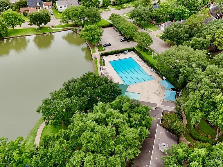 2711 Colony Dr — Photo 25