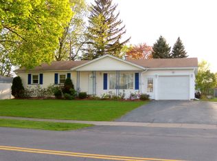 25 Appian Dr, Rochester, NY 14606