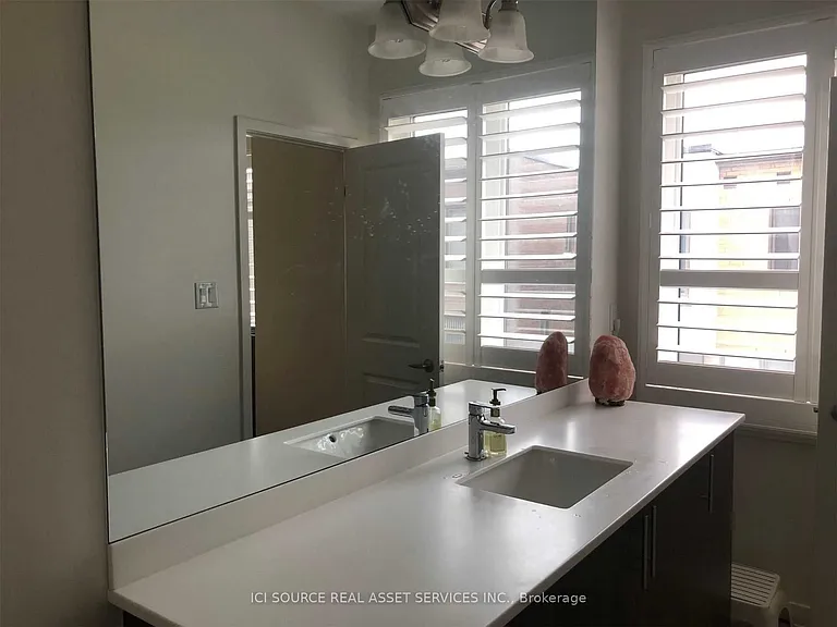 212 Squire Cres — Photo 12