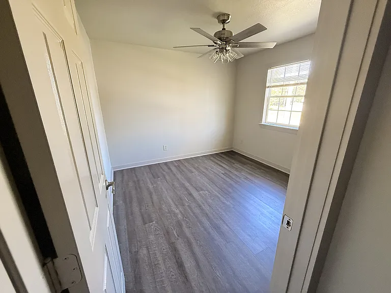 509 W Briarbrook Ln — Photo 12