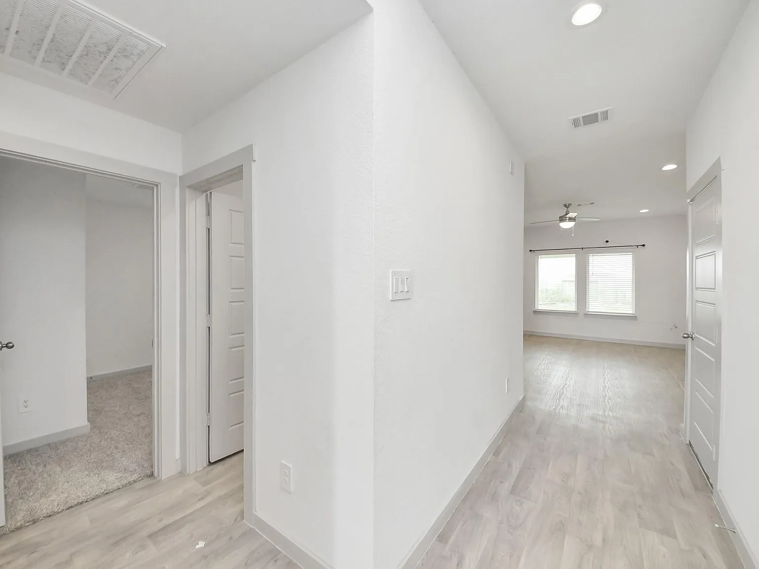 3 bed, 2.0 bath, 1257 sqft, $2,200 — Photo 4