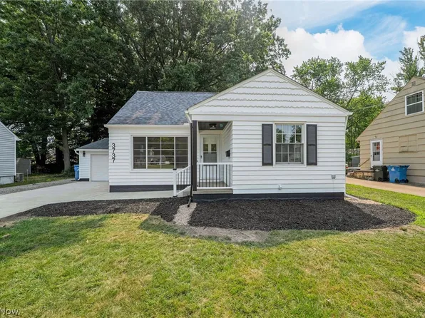 3737 Walter Rd, North Olmsted, OH 44070