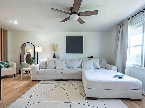 5th image of 610 W Ryan Rd