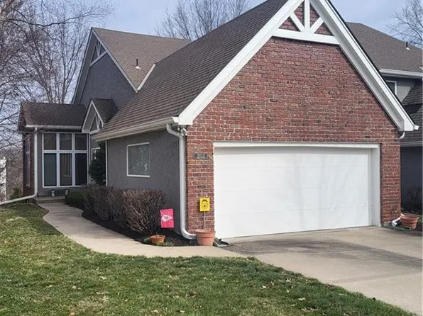 202 Pointe Dr, Kansas City, MO 64116