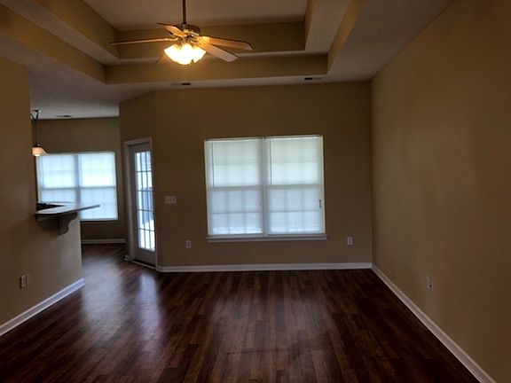 3rd image of 608 Thimbleweed Ct