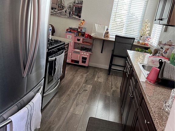 3rd image of 722 S Sycamore Ave