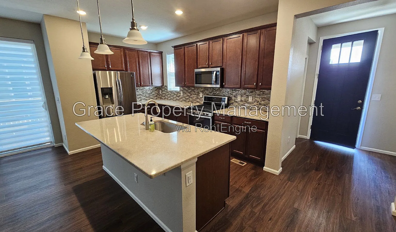 3 bed, 2.5 bath, 1698 sqft, $2,895 — Photo 3